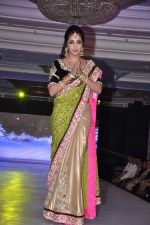 Model walk the ramp at Umeed-Ek Koshish charitable fashion show in Leela hotel on 9th Nov 2012 (85).JPG